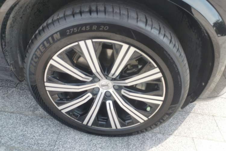 Used Volvo XC90 2021 B5 SmartDrive Luxury Edition 5-seater Right Front Wheel Hub