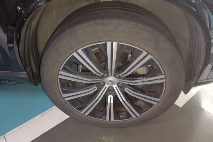 Used Volvo XC90 2021 B6 Luxury Smart Edition 7-Seater Right Front Wheel Hub