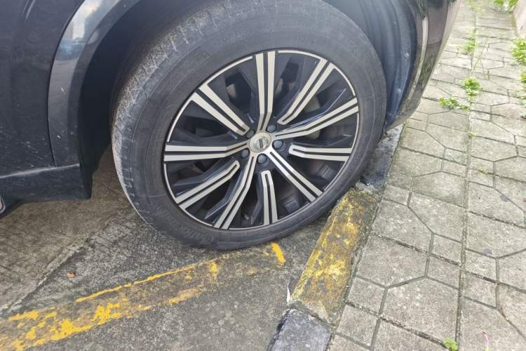 Used Volvo XC90 2021 B6 Zhiyi Luxury Edition 7-Seater Right Front Wheel Hub