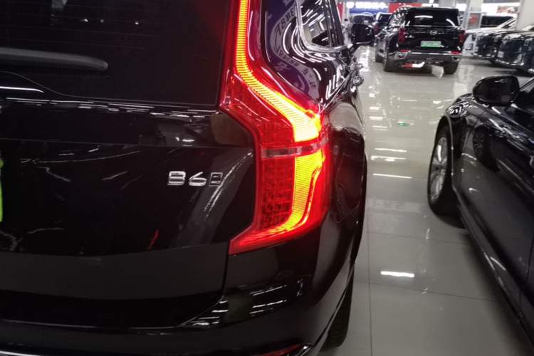 Used Volvo XC90 2021 B6 Zhiyi Luxury Edition 7-Seater Right Rear Taillight