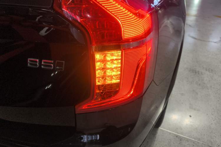 Used Volvo XC90 2021 B5 SmartDrive Luxury Edition 5-seater Right Rear Taillight