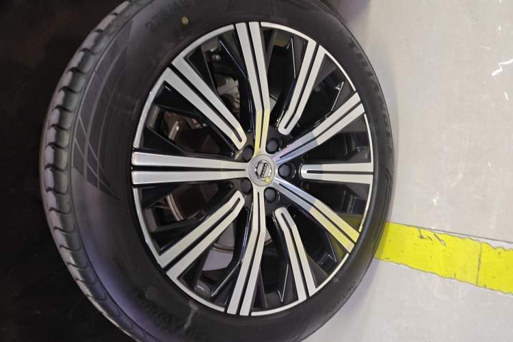 Used Volvo XC90 2021 B6 Zhiyi Luxury Edition 7-Seater Right Rear Wheel Hub