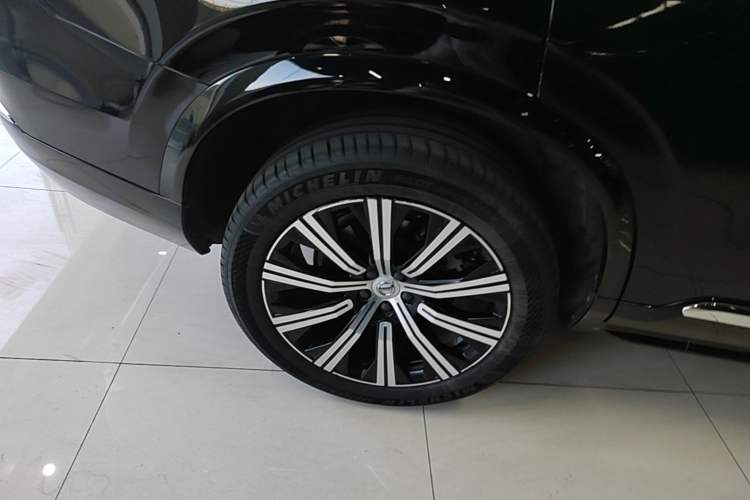 Used Volvo XC90 2021 B5 SmartDrive Luxury Edition 5-seater Right Rear Wheel Hub