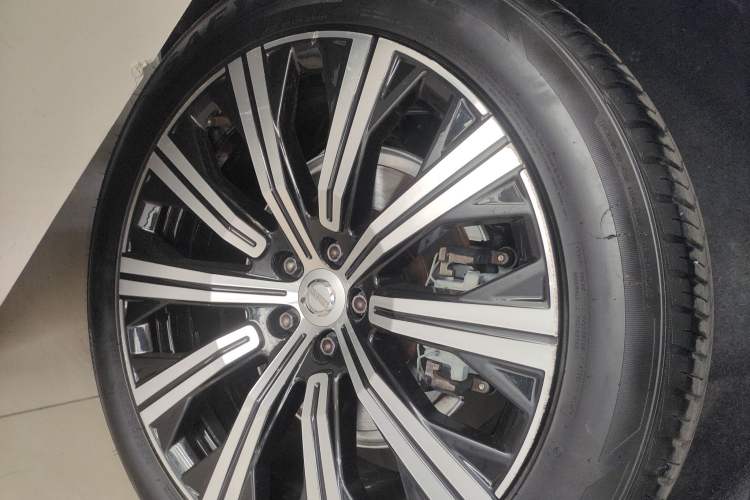 Used Volvo XC90 2021 B5 SmartDrive Luxury Edition 5-seater Right Rear Wheel Hub