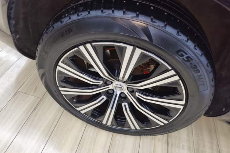 Used Volvo XC90 2021 B6 Zhiyi Luxury Edition 7-Seater Right Rear Wheel Hub
