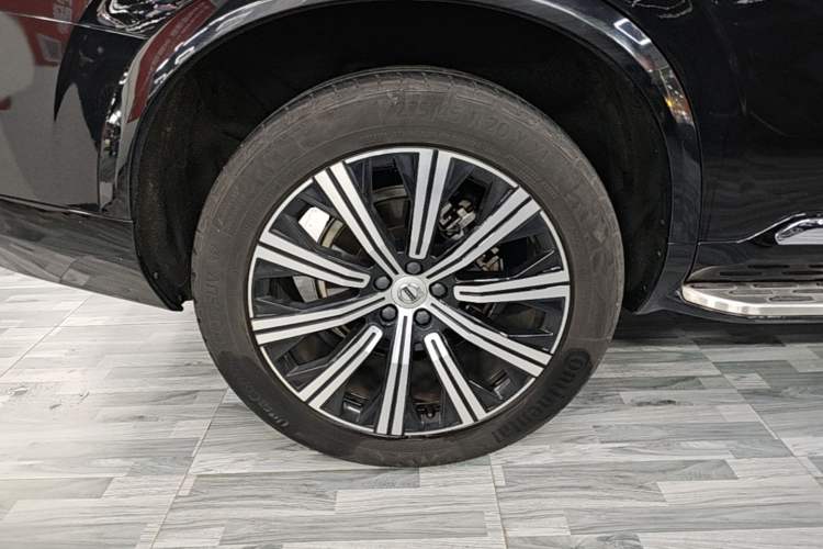 Used Volvo XC90 2021 B5 SmartDrive Luxury Edition 5-seater Right Rear Wheel Hub