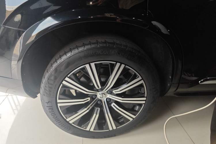 Used Volvo XC90 2021 B6 Zhiyi Luxury Edition 7-Seater Right Rear Wheel Hub