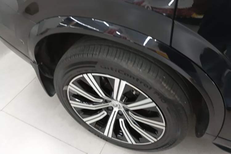 Used Volvo XC90 2021 B6 Luxury Smart Edition 7-Seater Right Rear Wheel Hub