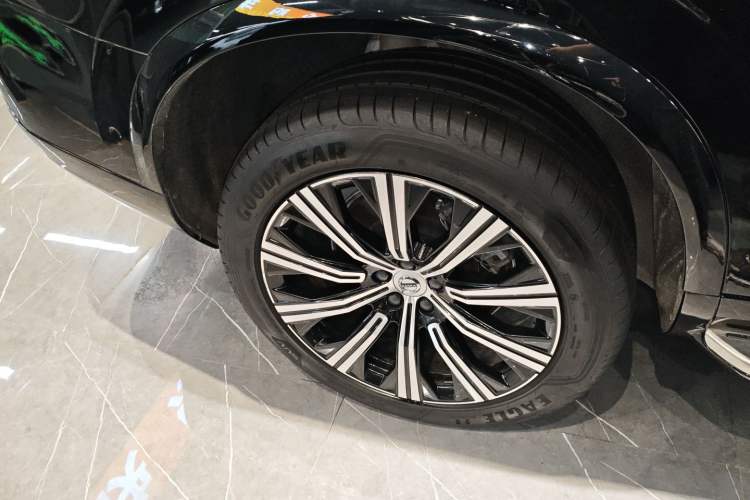 Used Volvo XC90 2021 B6 Luxury Smart Edition 7-Seater Right Rear Wheel Hub