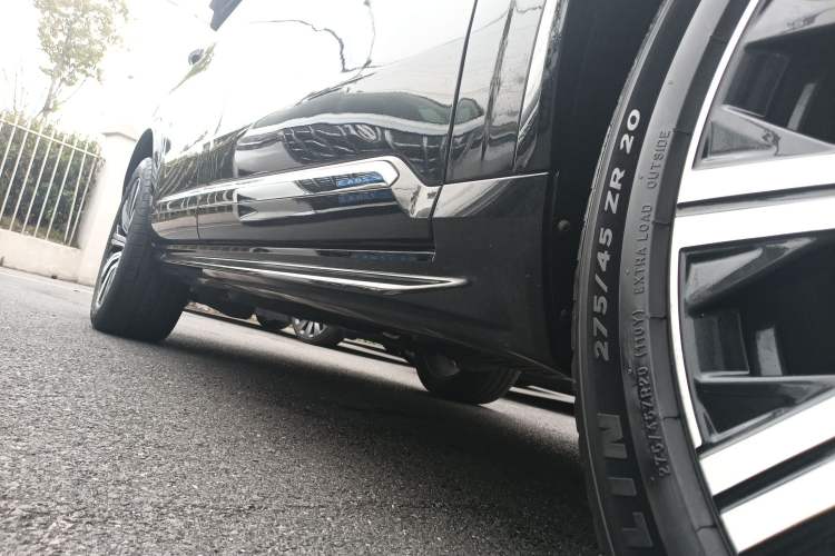 Used Volvo XC90 2021 B6 Luxury Smart Edition 7-Seater Right Side Sill