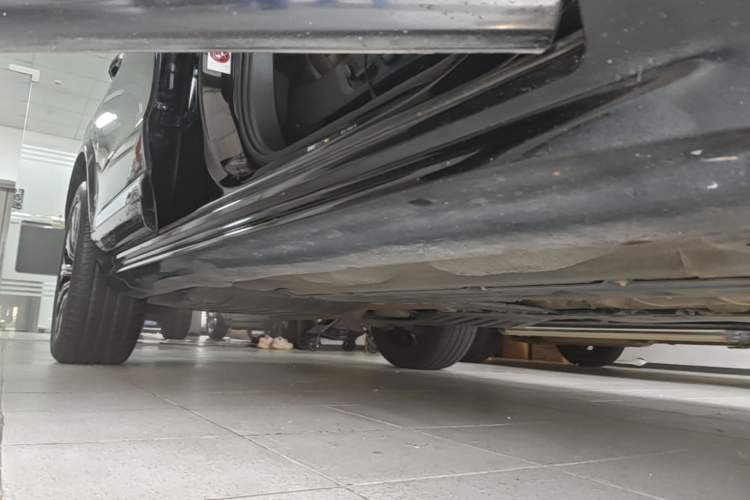 Used Volvo XC90 2021 B5 SmartDrive Luxury Edition 7 Seats Right Side Sill