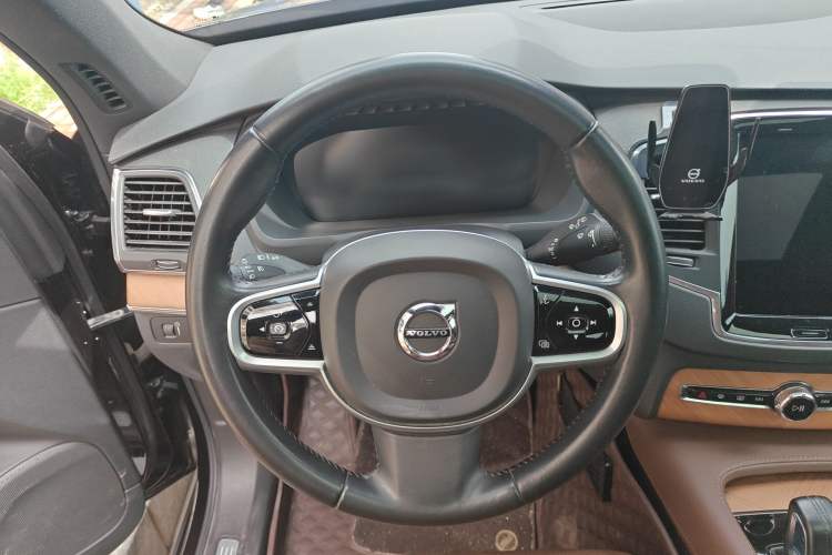 Used Volvo XC90 2021 B5 SmartDrive Luxury Edition 5-seater Steering Wheel