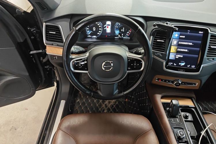 Used Volvo XC90 2021 B5 SmartDrive Luxury Edition 7 Seats Steering Wheel