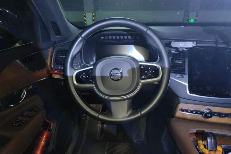 Used Volvo XC90 2021 B5 SmartDrive Luxury Edition 7 Seats Steering Wheel