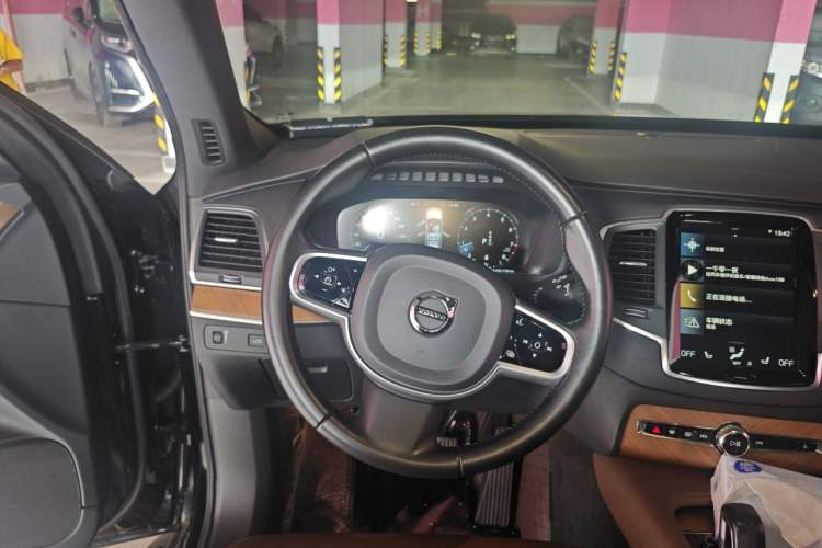 Used Volvo XC90 2021 B5 SmartDrive Luxury Edition 5-seater Steering Wheel