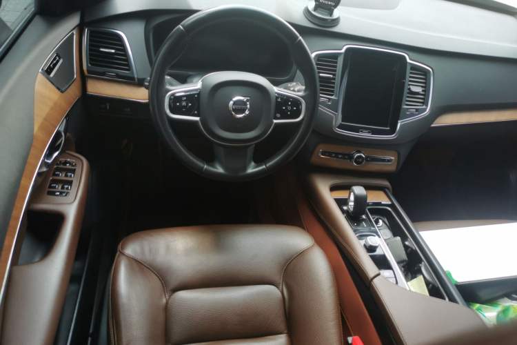 Used Volvo XC90 2021 B5 SmartDrive Luxury Edition 5-seater Steering Wheel