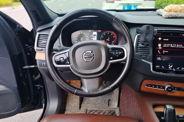 Used Volvo XC90 2021 B5 SmartDrive Luxury Edition 5-seater Steering Wheel