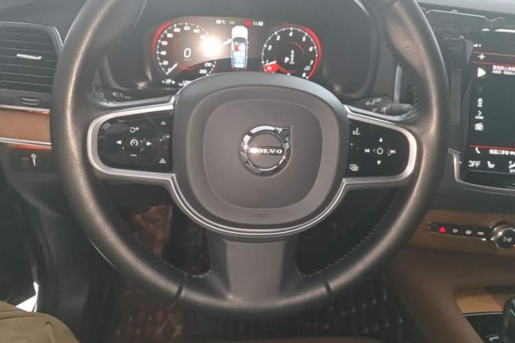 Used Volvo XC90 2021 B5 SmartDrive Luxury Edition 7 Seats Steering Wheel