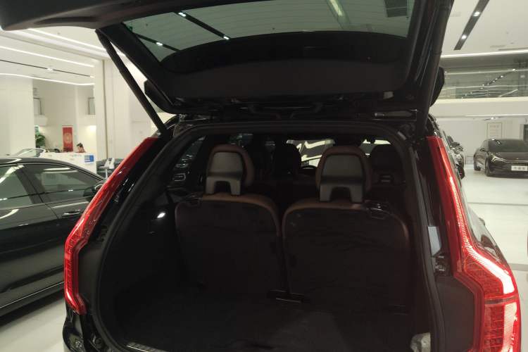 Used Volvo XC90 2021 B5 SmartDrive Luxury Edition 7 Seats Trunk