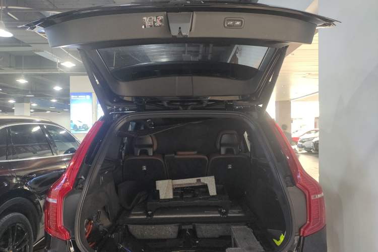 Used Volvo XC90 2021 B5 SmartDrive Luxury Edition 5-seater Trunk