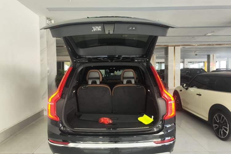 Used Volvo XC90 2021 B6 Zhiyi Luxury Edition 7-Seater Trunk
