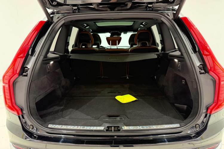 Used Volvo XC90 2021 B5 SmartDrive Luxury Edition 5-seater Trunk