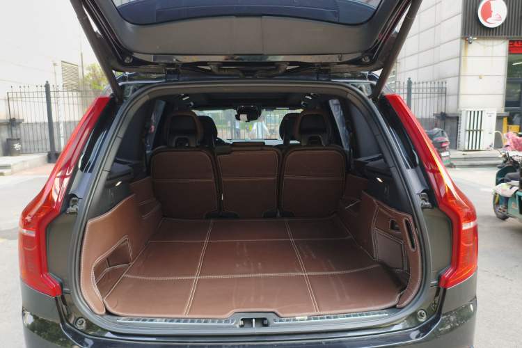 Used Volvo XC90 2021 B5 SmartDrive Luxury Edition 5-seater Trunk