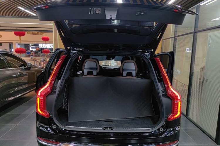Used Volvo XC90 2021 B6 Zhiyi Luxury Edition 7-Seater Trunk