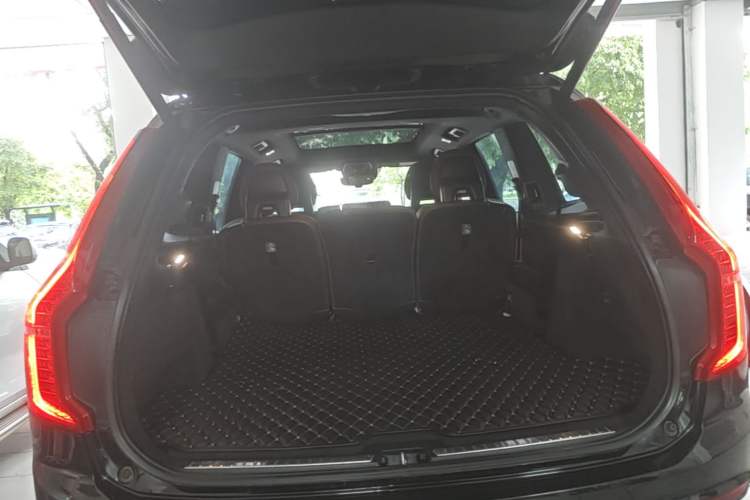 Used Volvo XC90 2021 B5 SmartDrive Luxury Edition 7 Seats Trunk