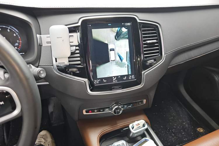 Used Volvo XC90 2021 B6 Luxury Smart Edition 7-Seater Audio And AC Panel