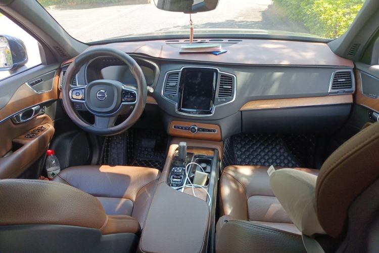 Used Volvo XC90 2021 B5 SmartDrive Luxury Edition 5-seater Center Console