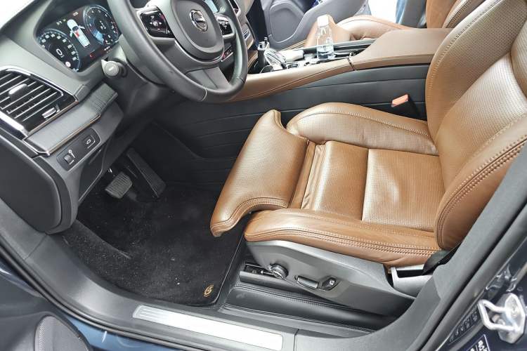 Used Volvo XC90 2021 B6 Luxury Smart Edition 7-Seater Driver Seat