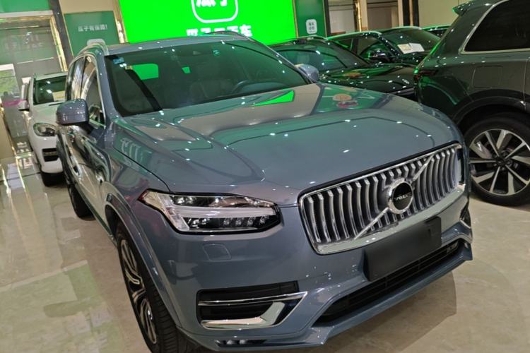 Used Volvo XC90 2021 B6 Zhiyi Luxury Edition 7-Seater Front Right 45 Deg