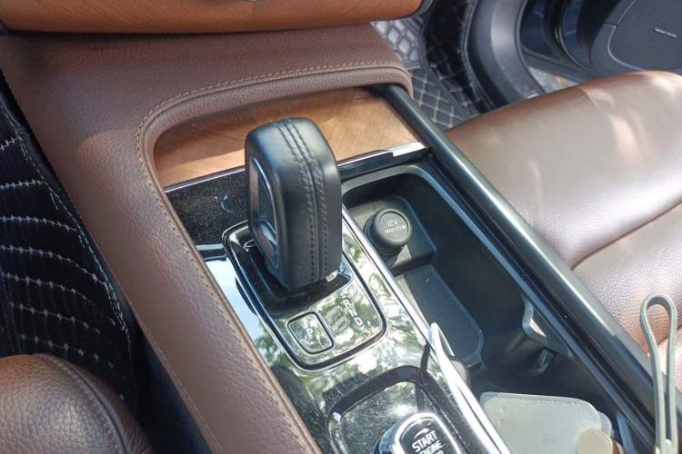 Used Volvo XC90 2021 B5 SmartDrive Luxury Edition 5-seater Gear Lever