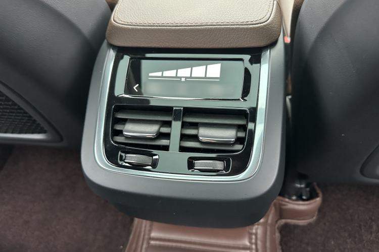 Used Volvo XC90 2021 B5 SmartDrive Luxury Edition 7 Seats Interior 11