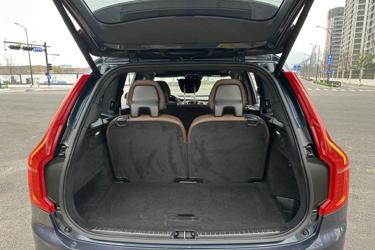 Used Volvo XC90 2021 B5 SmartDrive Luxury Edition 7 Seats Interior 12