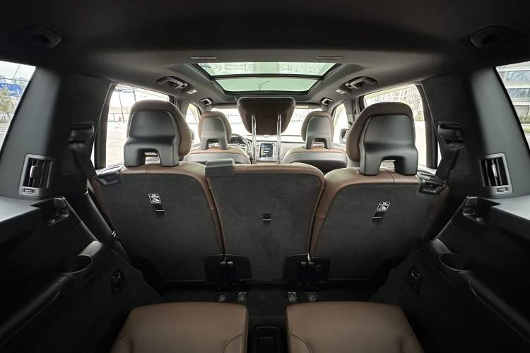 Used Volvo XC90 2021 B5 SmartDrive Luxury Edition 7 Seats Interior 6
