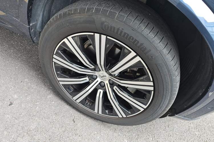 Used Volvo XC90 2021 B6 Luxury Smart Edition 7-Seater Right Front Wheel Hub