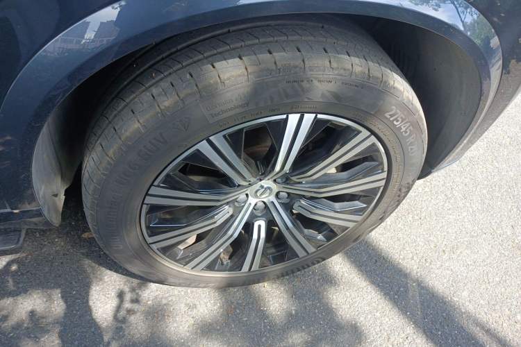 Used Volvo XC90 2021 B5 SmartDrive Luxury Edition 5-seater Right Front Wheel Hub