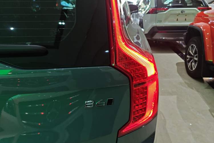 Used Volvo XC90 2021 B6 Zhiyi Luxury Edition 7-Seater Right Rear Taillight