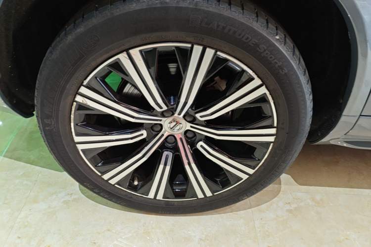 Used Volvo XC90 2021 B6 Zhiyi Luxury Edition 7-Seater Right Rear Wheel Hub