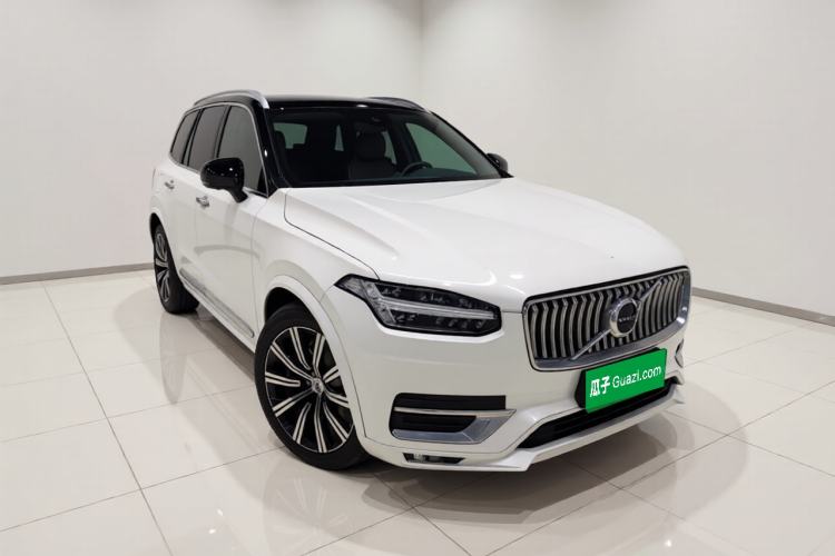 Used Volvo XC90 2021 B6 Luxury Smart Edition 7-Seater Front Right 45 Deg