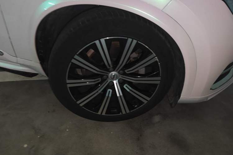 Used Volvo XC90 2021 B6 Luxury Smart Edition 7-Seater Right Front Wheel Hub