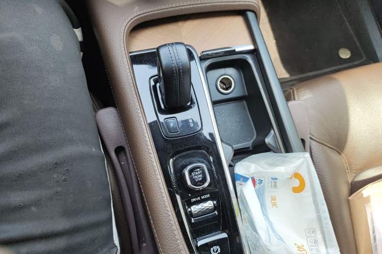 Used Volvo XC90 2021 B6 Zhiyi Luxury Edition 7-Seater Gear Lever