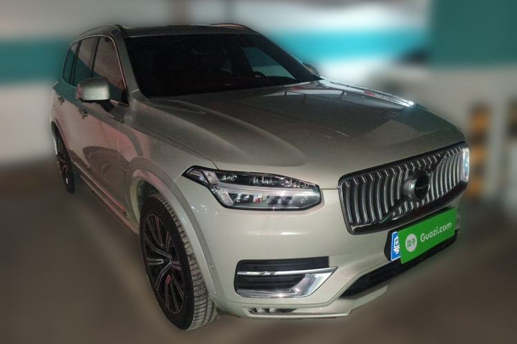 Used Volvo XC90 2021 B6 Luxury Smart Edition 7-Seater Front Right 45 Deg