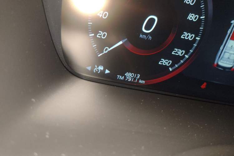Used Volvo XC90 2021 B6 Luxury Smart Edition 7-Seater Odometer Close Up