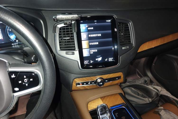 Used Volvo XC90 2021 B5 SmartDrive Luxury Edition 5-seater Audio And AC Panel