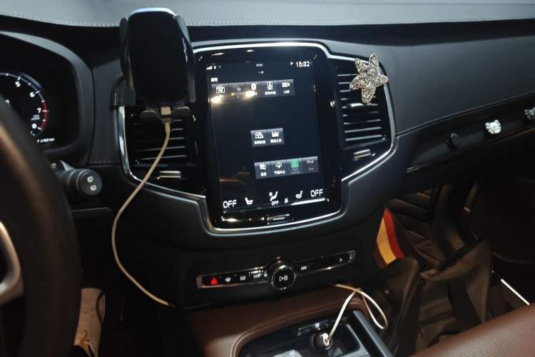 Used Volvo XC90 2021 B6 Luxury Smart Edition 7-Seater Audio And AC Panel
