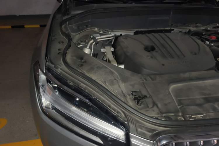 Used Volvo XC90 2021 B5 SmartDrive Luxury Edition 5-seater Engine Bay Right
