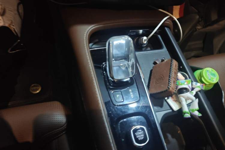 Used Volvo XC90 2021 B6 Luxury Smart Edition 7-Seater Gear Lever